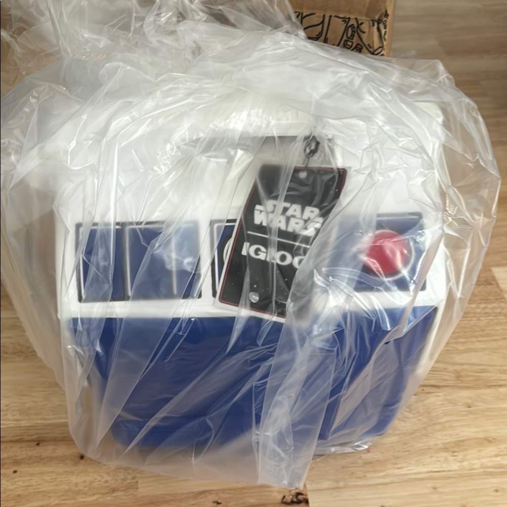 Igloo Star Wars Playmate Mini R2D2 4 Qt Cooler - Picture 6 of 6